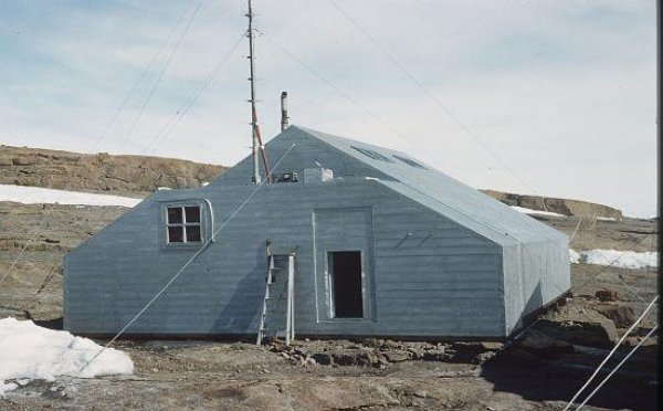 Exterior photograph of the timber framed and boarded Biscoe Hut in 1954