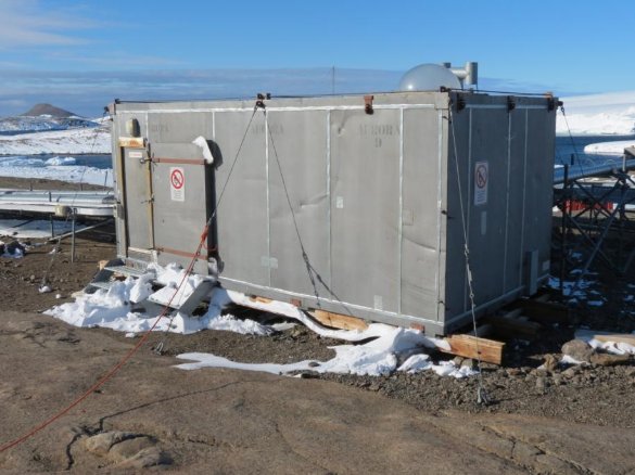 Exterior photograph of zincanneal clad Old Auroral Hut in 2012