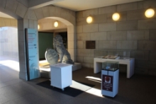 Main entrance with the Menin gate lions.