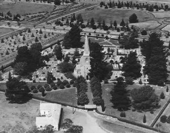 St John’s Church and Anzac Park, about 1939.  The formal plantings in Anzac Park and the now-unused railway embankment crossing it are highlighted.
